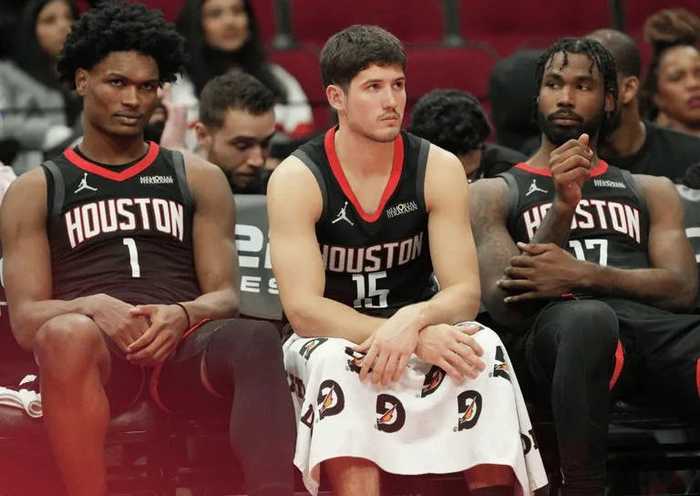 火箭输黄蜂遭4坏消息！谢泼德+阿门+申京全崩，球队没三分太致命