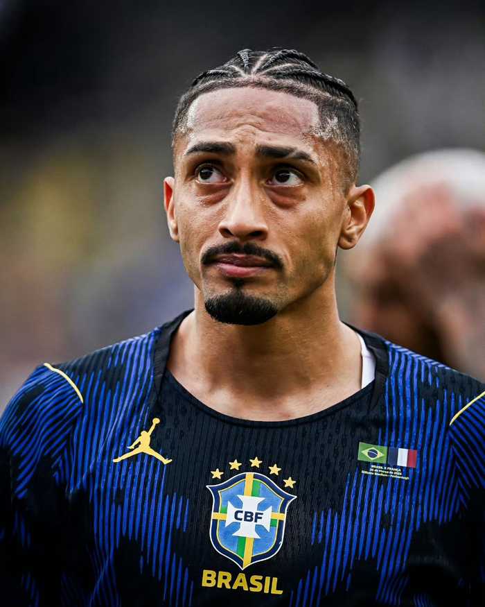 拉菲尼亚友谊赛重伤缺阵五周，巴萨怒斥国际足联赛程